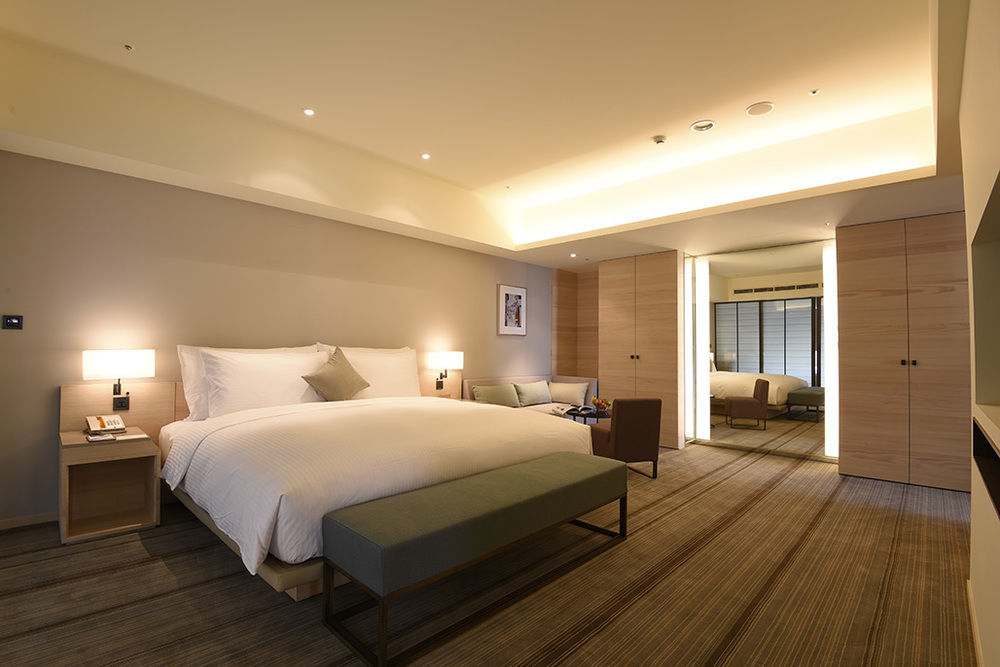 Hotel Cozzi Ximen Tainan Bagian luar foto