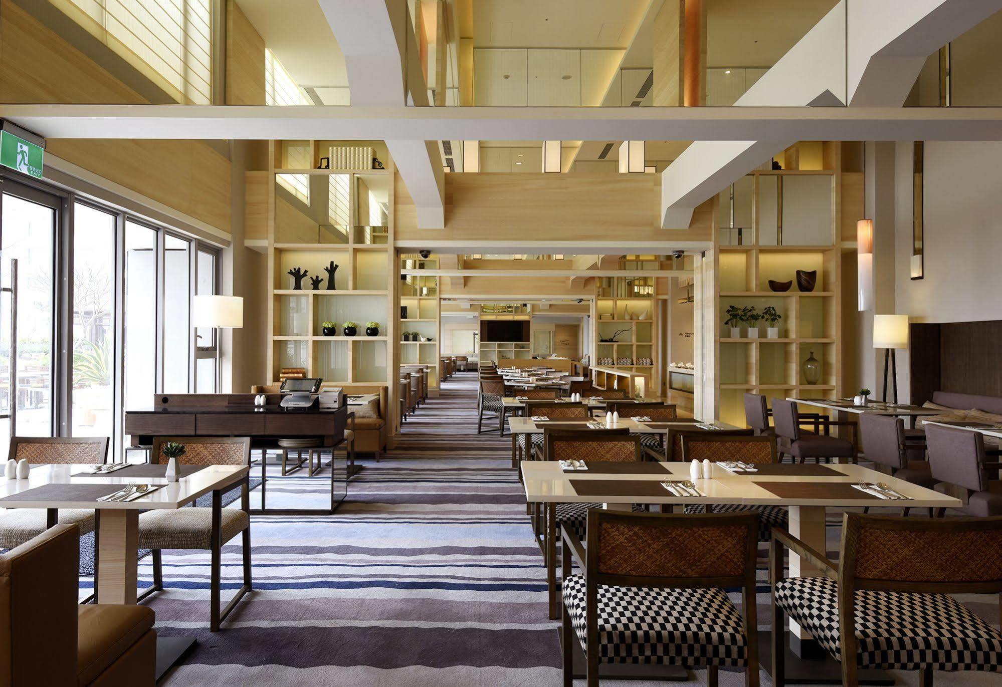 Hotel Cozzi Ximen Tainan Bagian luar foto